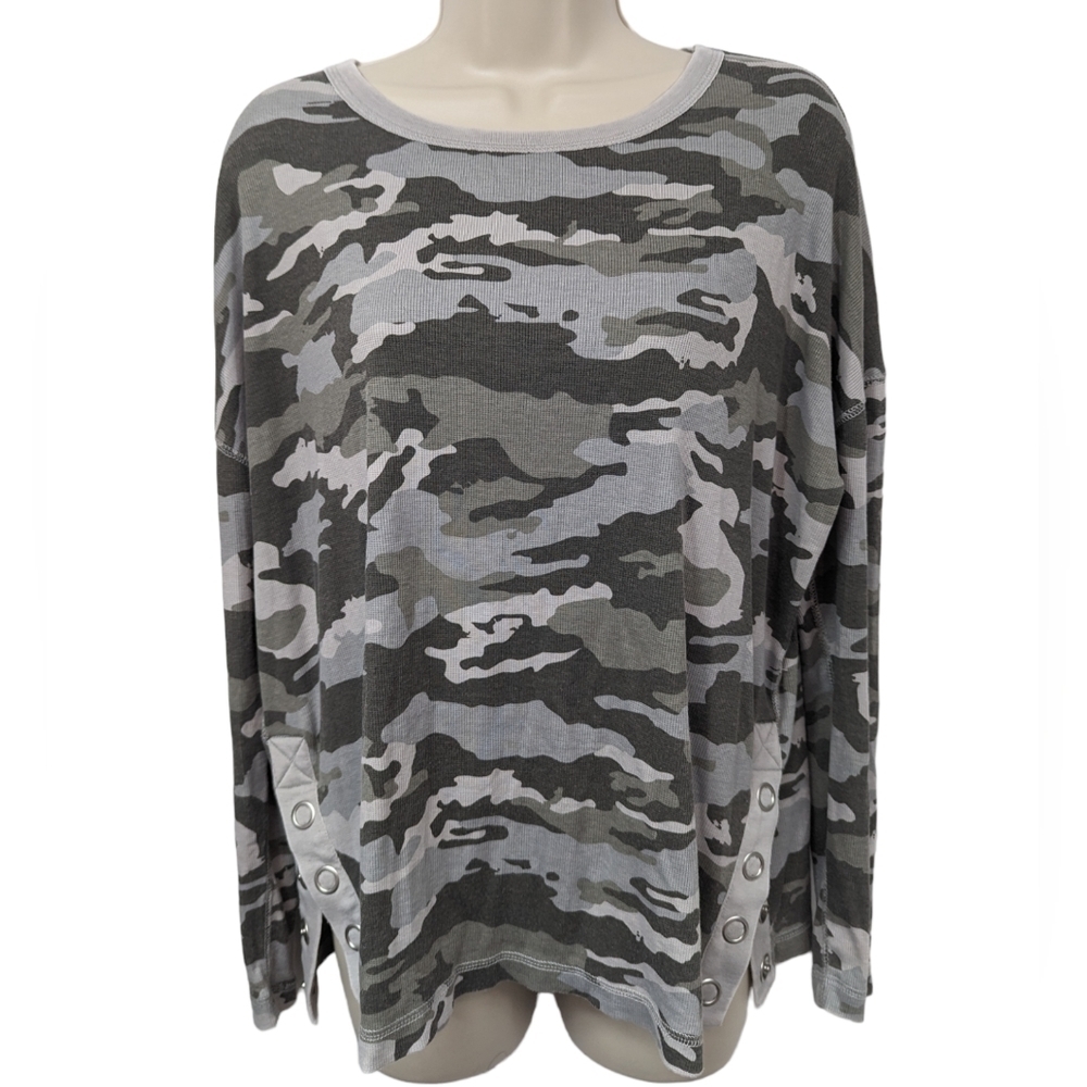 Chaser Camo Snap Trim Tee Sz M